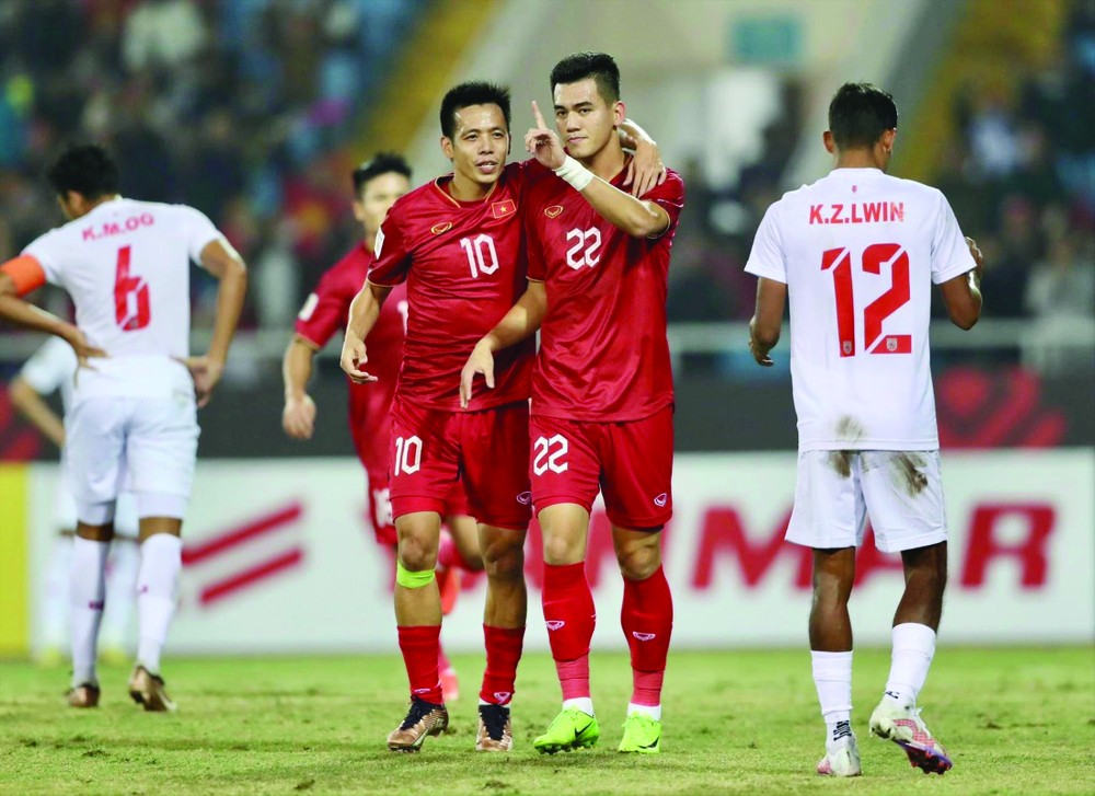 7-tien-dao-len-tuyen-deu-chua-ghi-ban-nao-o-v-league-tuyen-viet-nam-tan-cong-kieu-gi