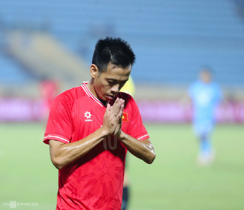ha-noi-fc-tang-qua-dac-biet-cho-van-quyet-nhan-ngay