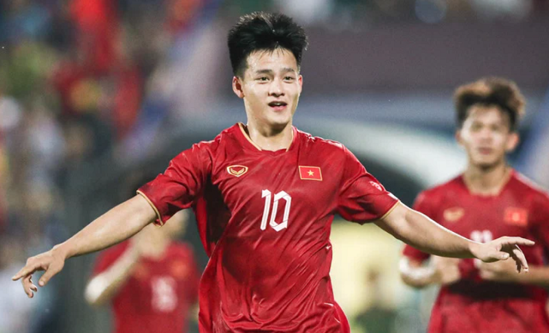 u22-viet-nam-loay-hoay-tim-loi-giai-tren-hang-cong-sau-khi-mat-ngoi-sao-chu-luc